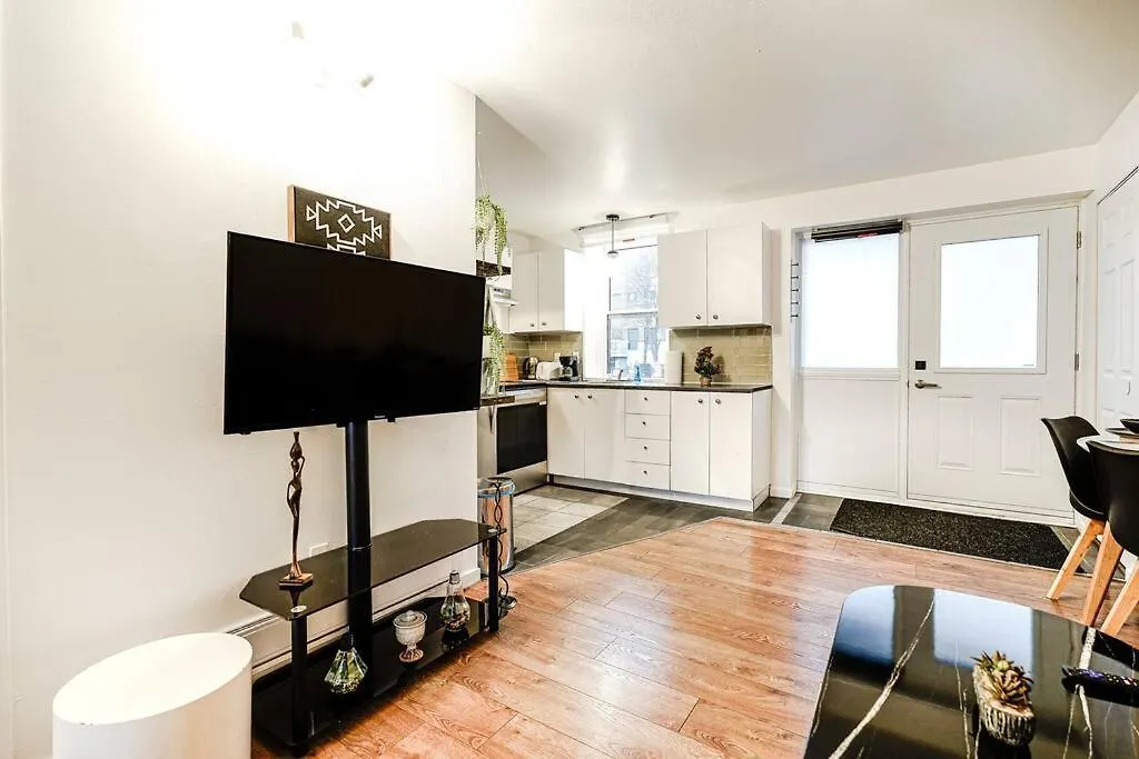 Charmant Appartement De 2 Chambres A Griffintown 몬트리올 아파트