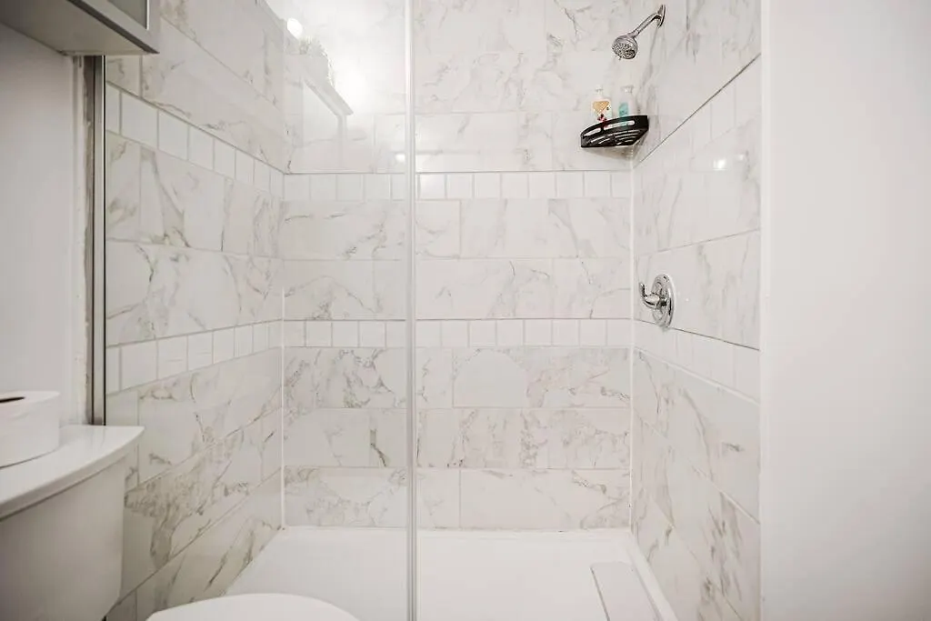 Charmant Appartement De 2 Chambres A Griffintown 몬트리올 아파트