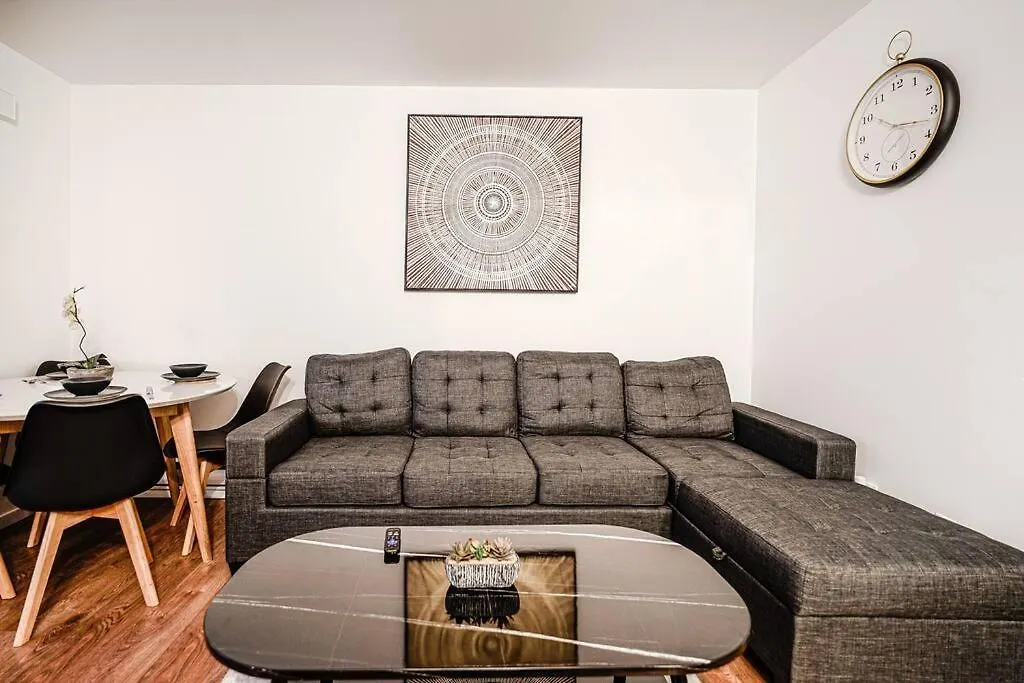 Charmant Appartement De 2 Chambres A Griffintown 몬트리올 캐나다
